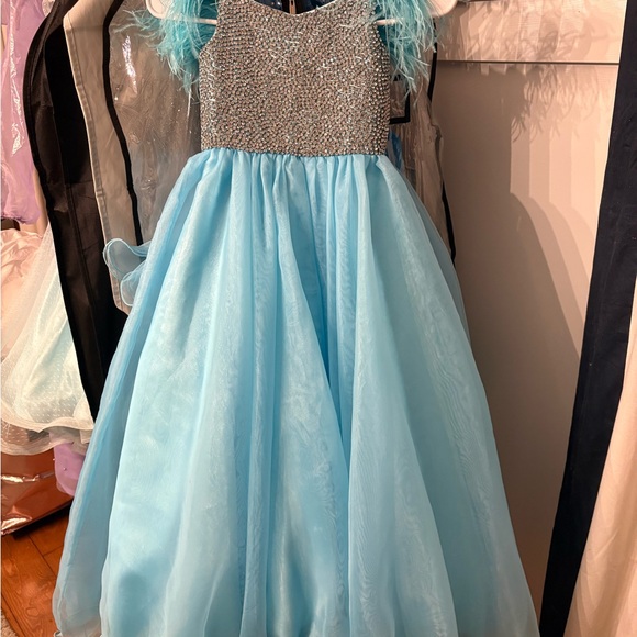Girls yunyunhe Pageant Sparkling Blue Gown with Feather Details